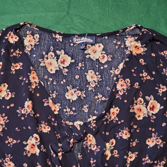 Freshman floral top - Picture 3 of 15